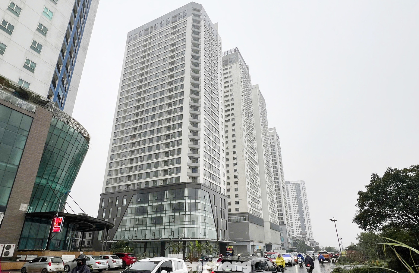 Sau nhiều lần lỡ hẹn, tòa nhà xã hội HH4 thuộc dự án khu chức năng đô thị Đại Mỗ vẫn đang trong quá trình hoàn thiện, nghiệm thu PCCC. Sau nhiều lần lỡ hẹn, tòa nhà xã hội HH4 thuộc dự án khu chức năng đô thị Đại Mỗ vẫn đang trong quá trình hoàn thiện, nghiệm thu PCCC.