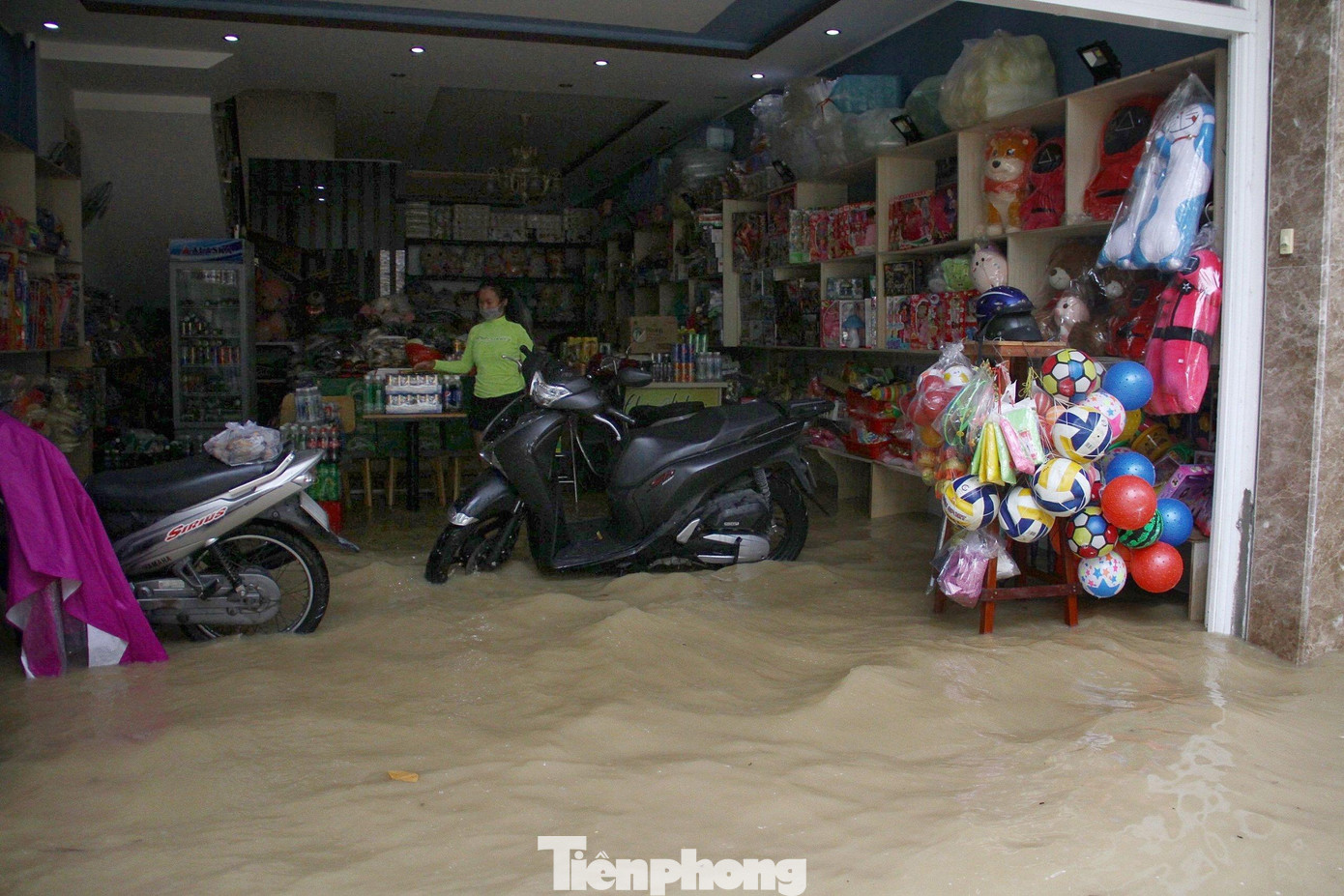 Nhiều nhà dân ở xã Vĩnh Ngọc, Vĩnh Thạnh ngập trong nước lũ