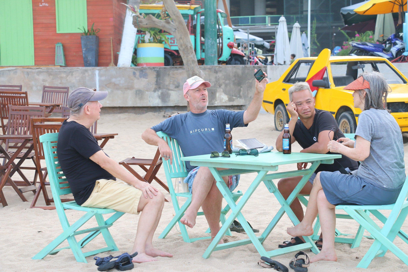 Khách du lịch Nga tại bãi biển TP. Nha Trang năm 2020