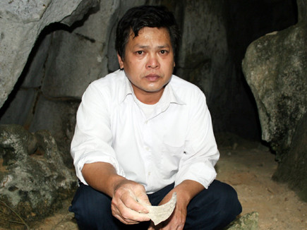 Ông Mai Thanh Đạm ở chùa Bạch Tượng cho rằng hang vàng chỉ là chuyện đồn thổi chứ không có thật. Ông Mai Thanh Đạm ở chùa Bạch Tượng cho rằng hang vàng chỉ là chuyện đồn thổi chứ không có thật