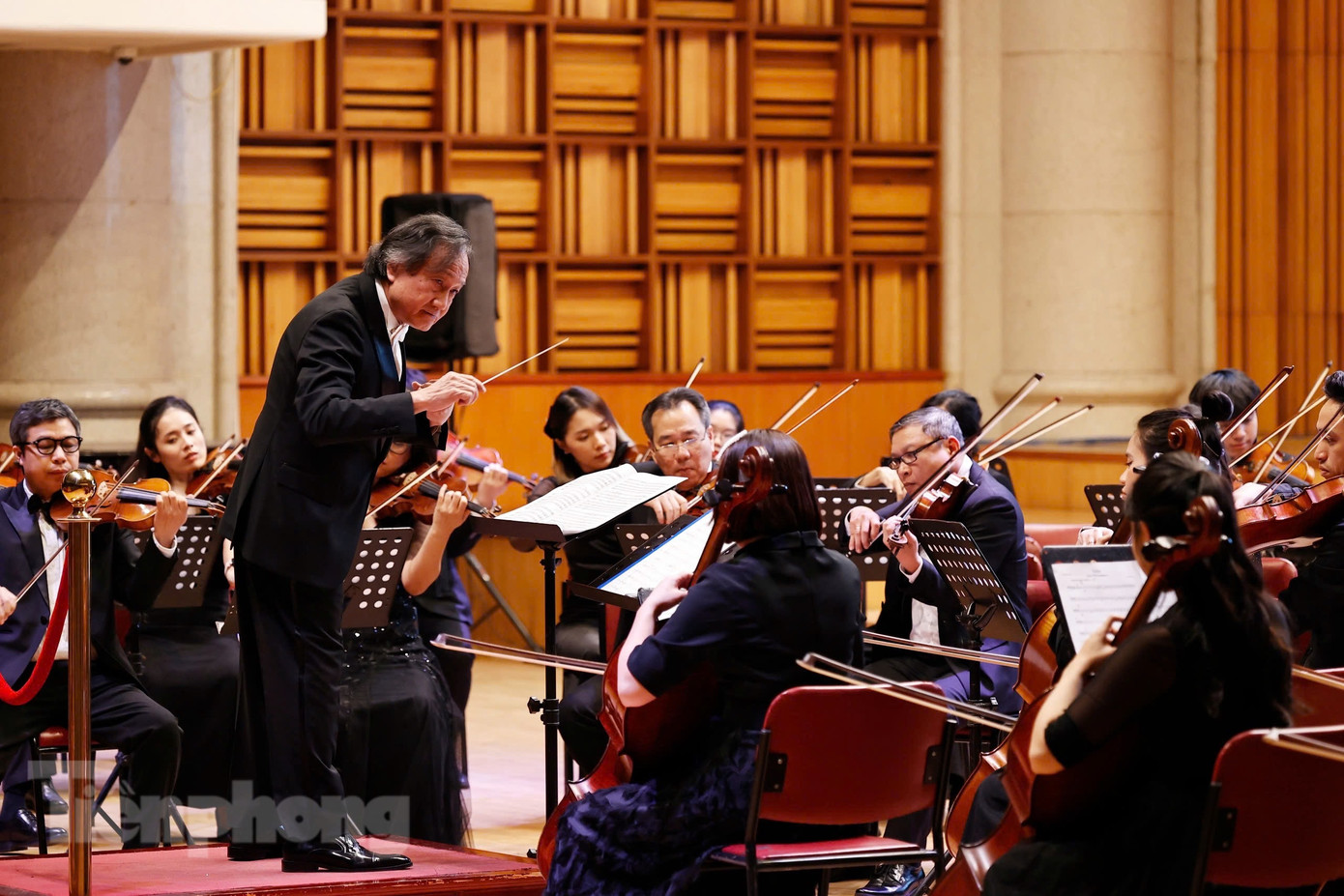 Các nghệ sĩ biểu diễn trong chương trình. (Ảnh: Như Ý) Các nghệ sĩ biểu diễn trong chương trình. (Ảnh: Như Ý)