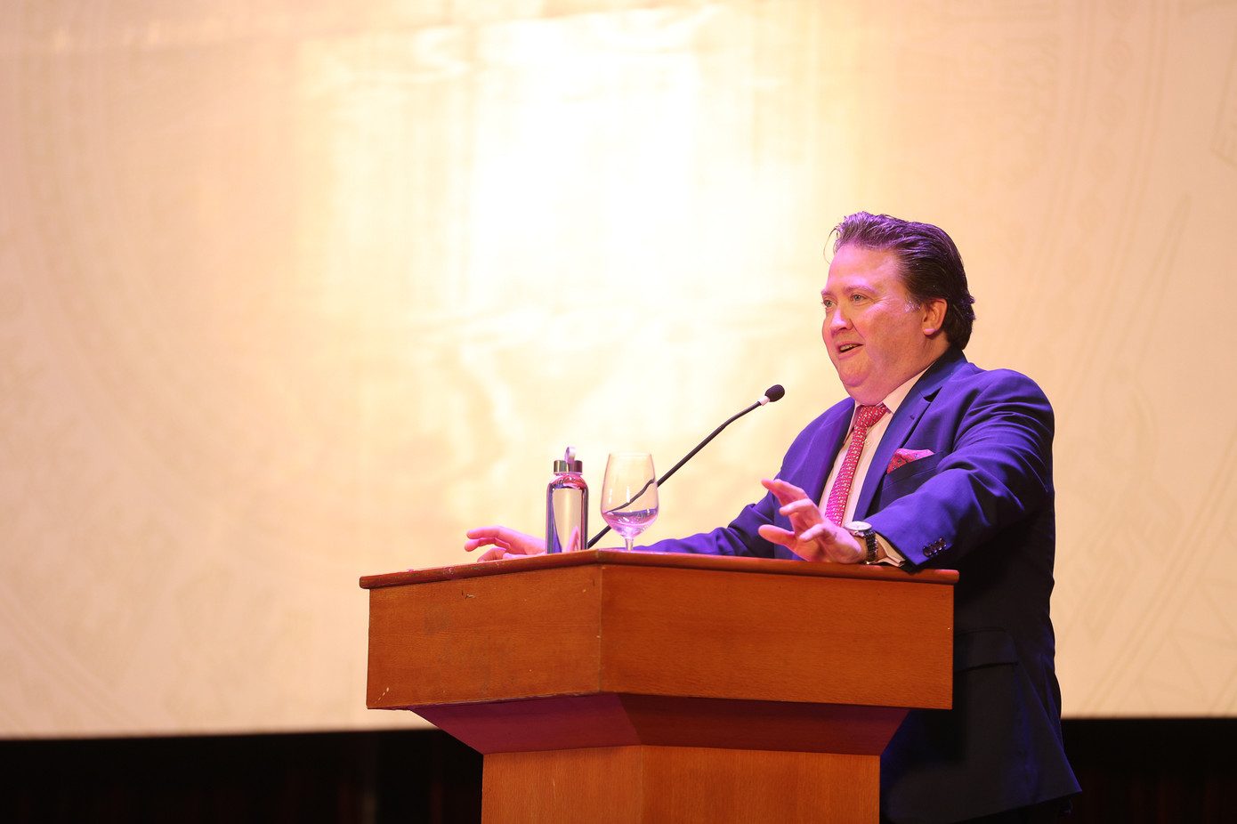 Đại sứ Mỹ tại Việt Nam Marc Knapper phát biểu trước các lãnh đạo và sinh viên VNU Hà Nội ngày 8/1. Đại sứ Mỹ tại Việt Nam Marc Knapper phát biểu trước các lãnh đạo và sinh viên VNU Hà Nội ngày 8/1.