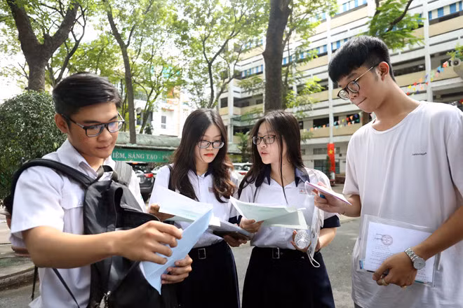 Thí sinh cao điểm nhất kỳ thi đánh giá năng lực đạt 1.103 điểm. Thí sinh cao điểm nhất kỳ thi đánh giá năng lực đạt 1.103 điểm.