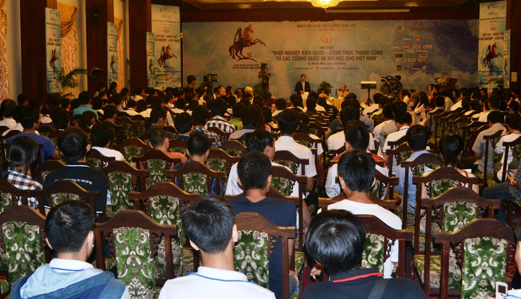 Đông đảo sinh viên tham gia chương trình