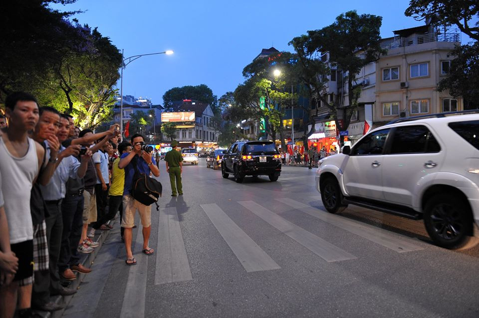 Ông Obama thưởng thức bún chả Hà Nội ảnh 33