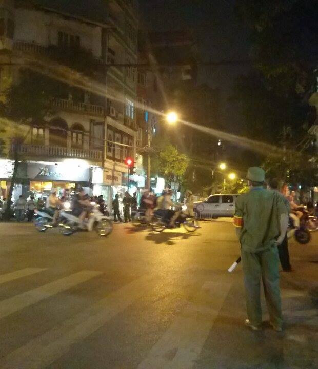 Ông Obama thưởng thức bún chả Hà Nội ảnh 22