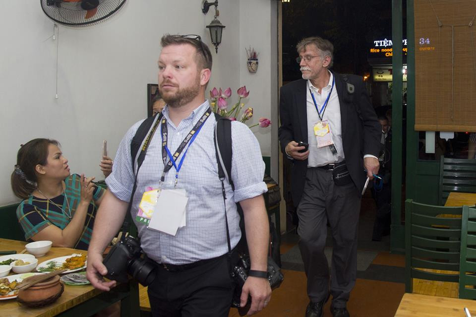 Ông Obama thưởng thức bún chả Hà Nội ảnh 3