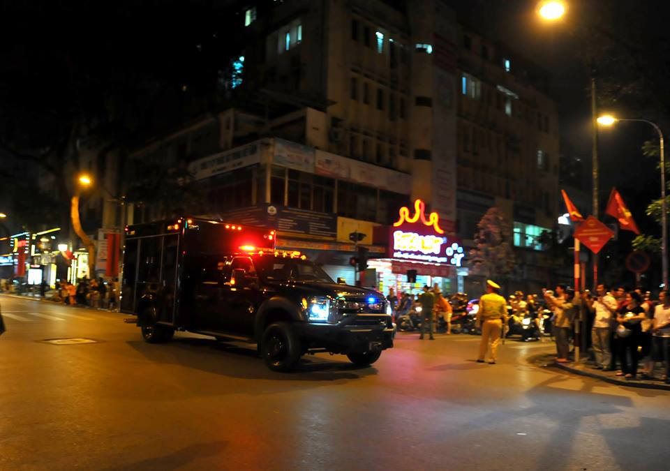 Ông Obama thưởng thức bún chả Hà Nội ảnh 7