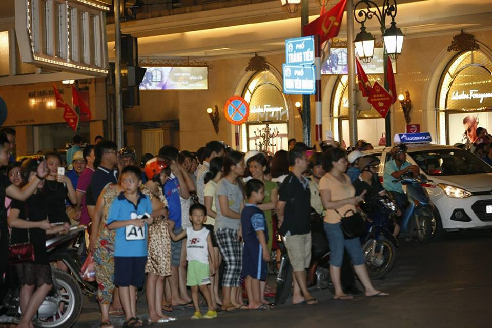 Ông Obama thưởng thức bún chả Hà Nội ảnh 10