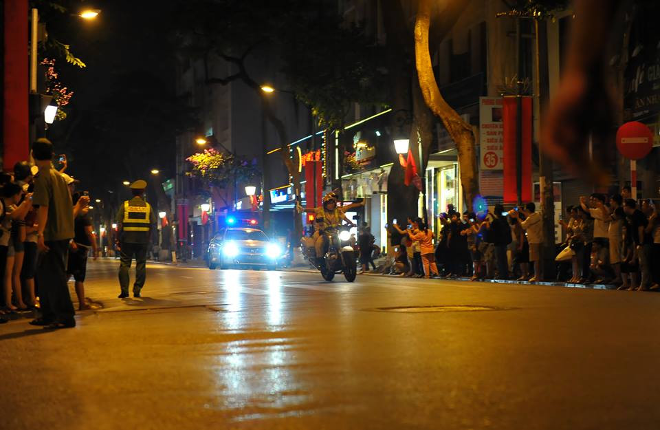 Ông Obama thưởng thức bún chả Hà Nội ảnh 5