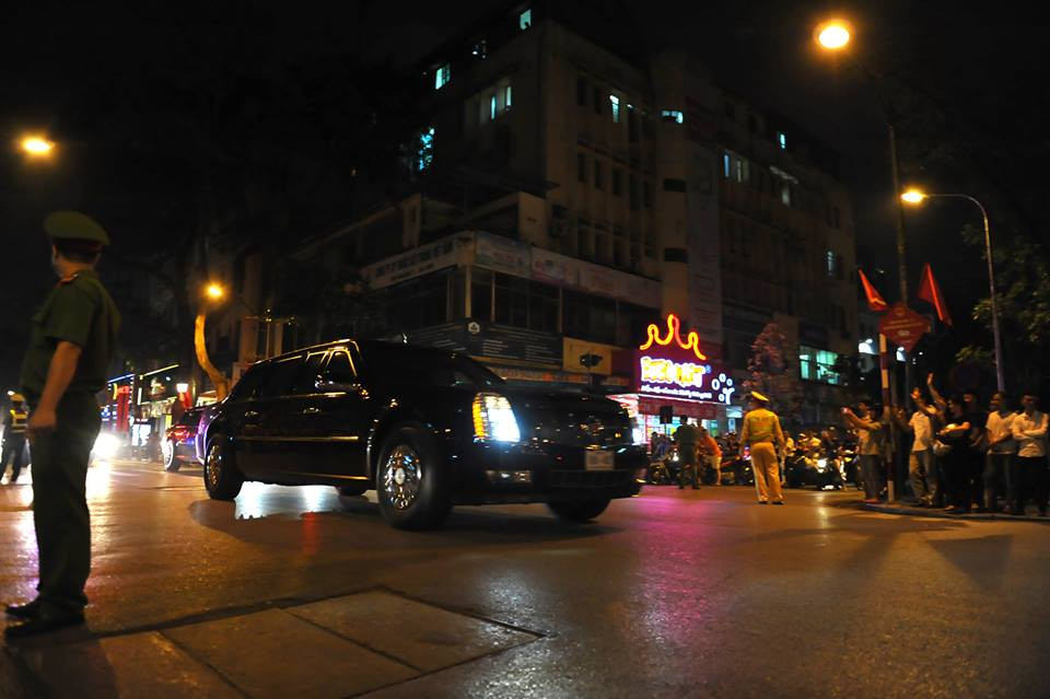 Ông Obama thưởng thức bún chả Hà Nội ảnh 6