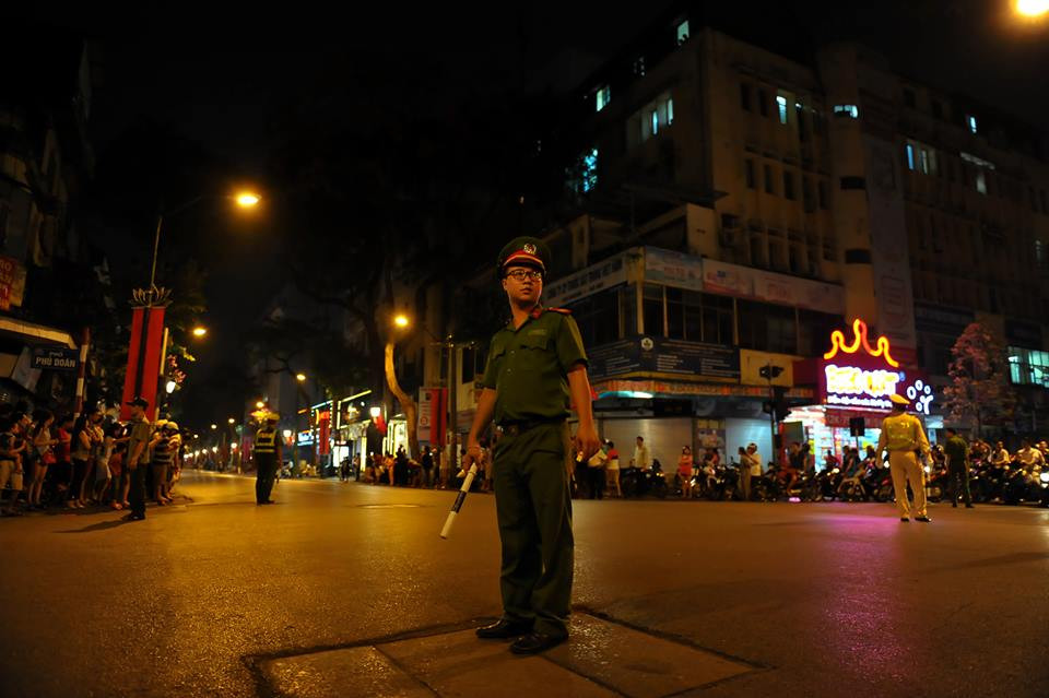 Ông Obama thưởng thức bún chả Hà Nội ảnh 4