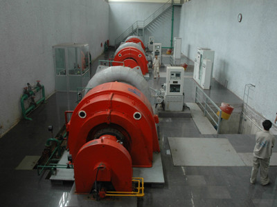 Thiết bị nhập từ Trung Quốc không chỉ có mặt nhiều ở các dự án điện của nhà nước, mà còn tràn lan ở các dự án điện do tư nhân thực hiện. Trong ảnh: Một nhà máy điện tư nhân ở Lào Cai dùng thiết bị của Trung Quốc 