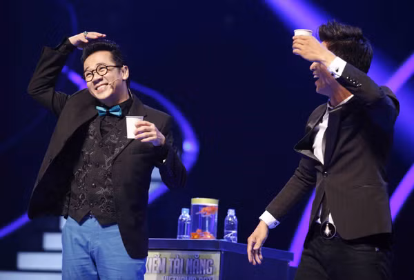 Giám khảo Thành Lộc tiếp tục trở thành 'nạn nhân' mới của chàng ảo thuật gia Nguyễn Phương. Ảnh: Ân Nguyễn