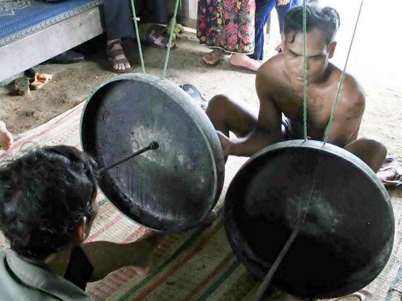 Biểu diễn chiêng Tha của người Brâu