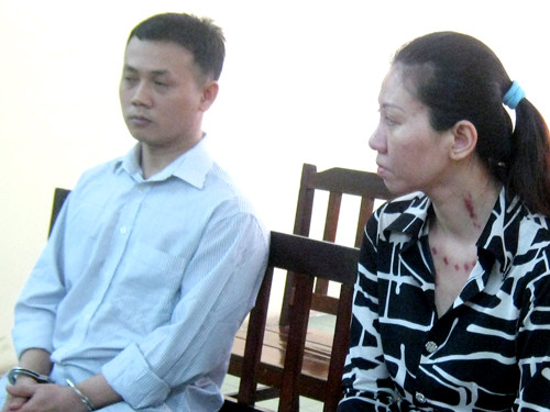 Bị cáo Thuý và Hiếu tại phiên toà