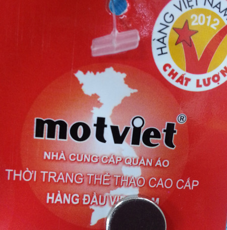 Trong thiết kế hình tròn logo motviet có rất nhiều không gian trống, hoàn toàn có diện tích để ghi lại đầy đủ chủ quyền hai quần đảo Hoàng Sa và Trường Sa của Việt Nam