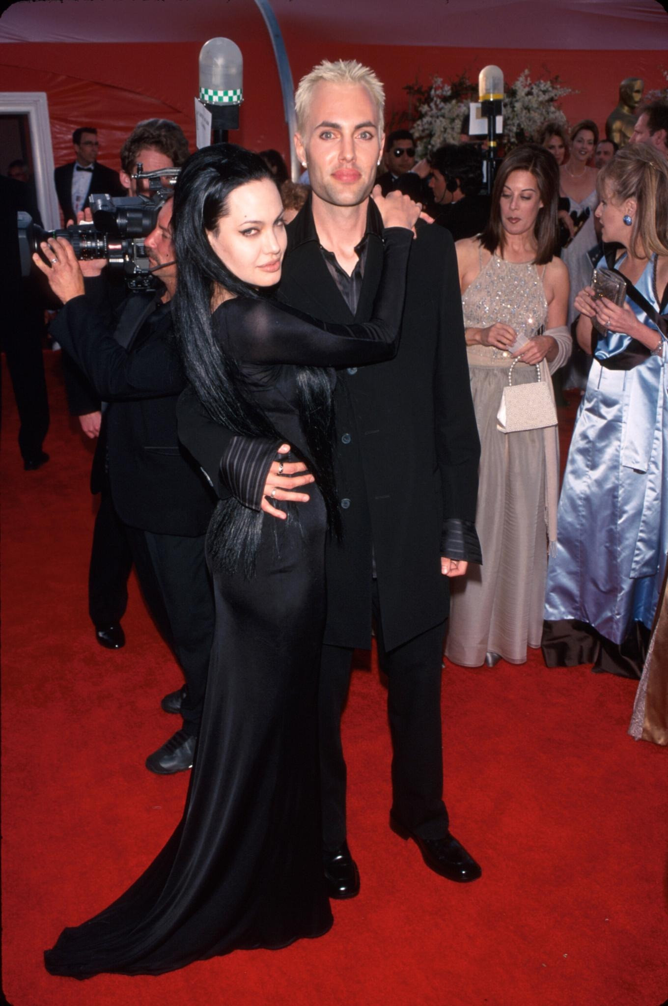 James và Angelina gây sốc vì hôn nhau tại Oscar 2000. Ảnh: Getty Images. James và Angelina gây sốc vì hôn nhau tại Oscar 2000. Ảnh: Getty Images.