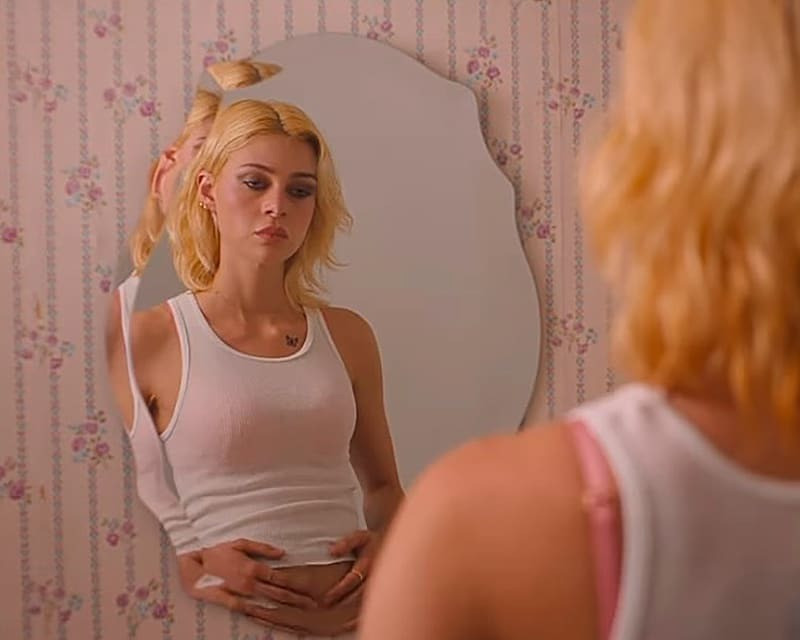 Khán giả cho rằng không nên tốn tiền xem Lola.