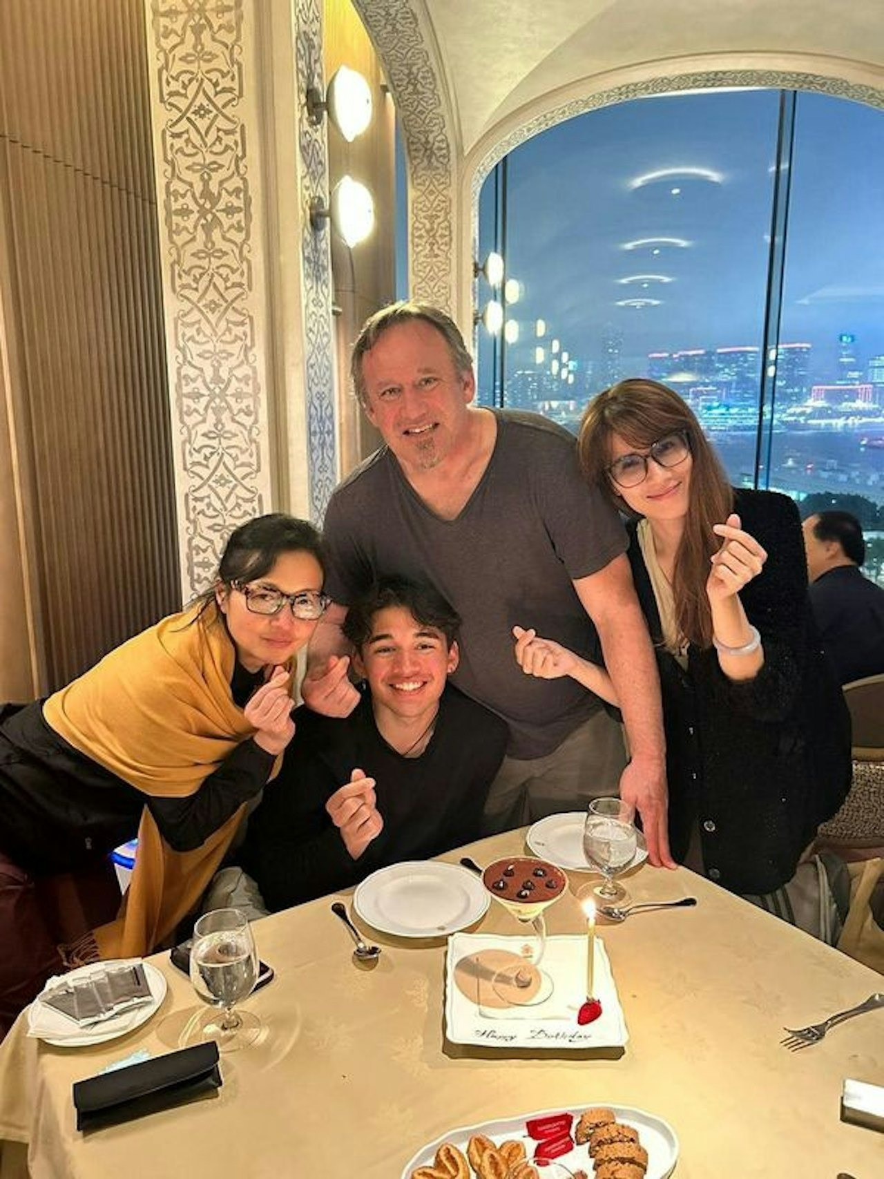 Lý Ỷ Hồng giống hầu hết phụ nữ trung niên ở tuổi 54, không để ý nhiều đến vẻ ngoài. Ảnh: IG. Lý Ỷ Hồng giống hầu hết phụ nữ trung niên ở tuổi 54, không để ý nhiều đến vẻ ngoài. Ảnh: IG.