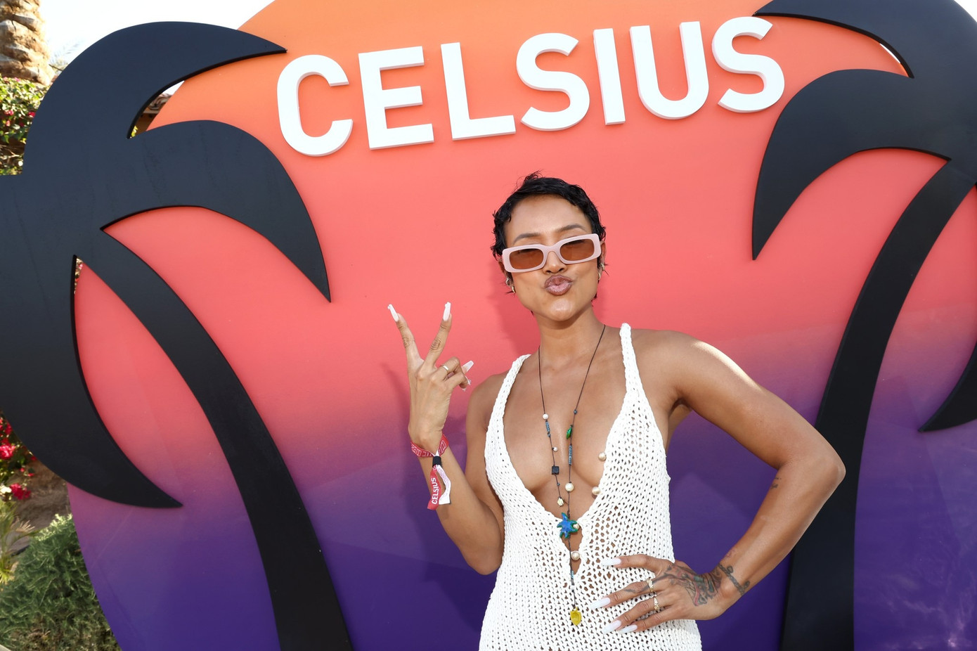 Sao gốc Việt Karrueche Tran chọn cho mình chiếc váy lưới hai dây khoe vòng một. Ảnh: Getty Images.