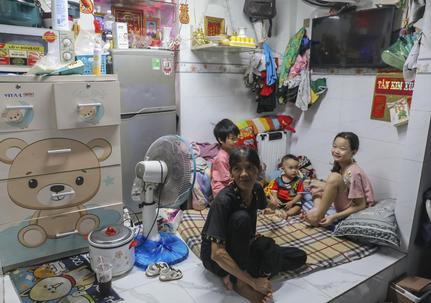 Nhiều người sợ giải tỏa, nhưng cũng có người hy vọng sẽ có nơi ở rộng rãi hơn. Ảnh: Duy Anh