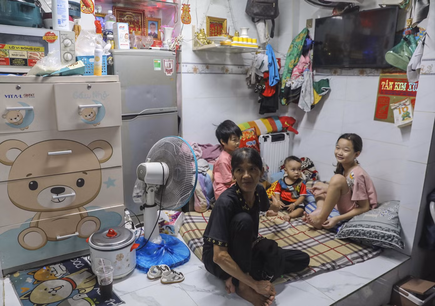 Nhiều người sợ giải tỏa, nhưng cũng có người hy vọng sẽ có nơi ở rộng rãi hơn. Ảnh: Duy Anh