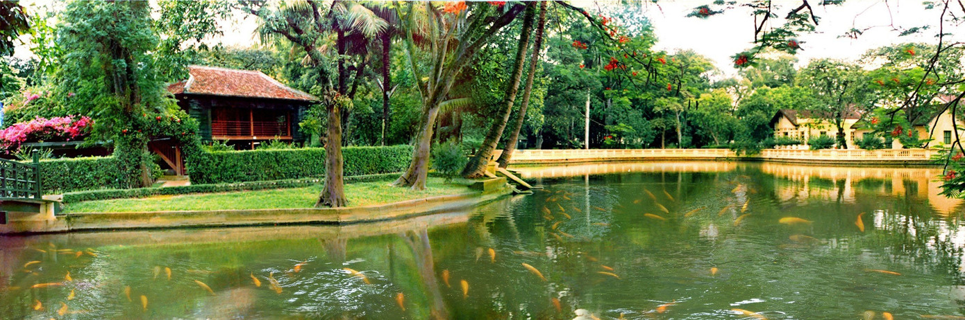 Nhà sàn và ao cá Bác Hồ Nhà sàn và ao cá Bác Hồ