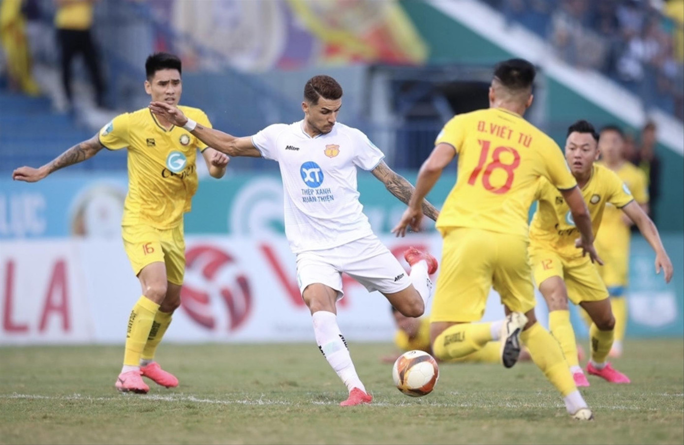 Cuộc đối đầu giữa Thép Xanh Nam Định và Đông Á Thanh Hoá sẽ diễn ra với chất lượng cao nhất. (Ảnh: Anh Tú)