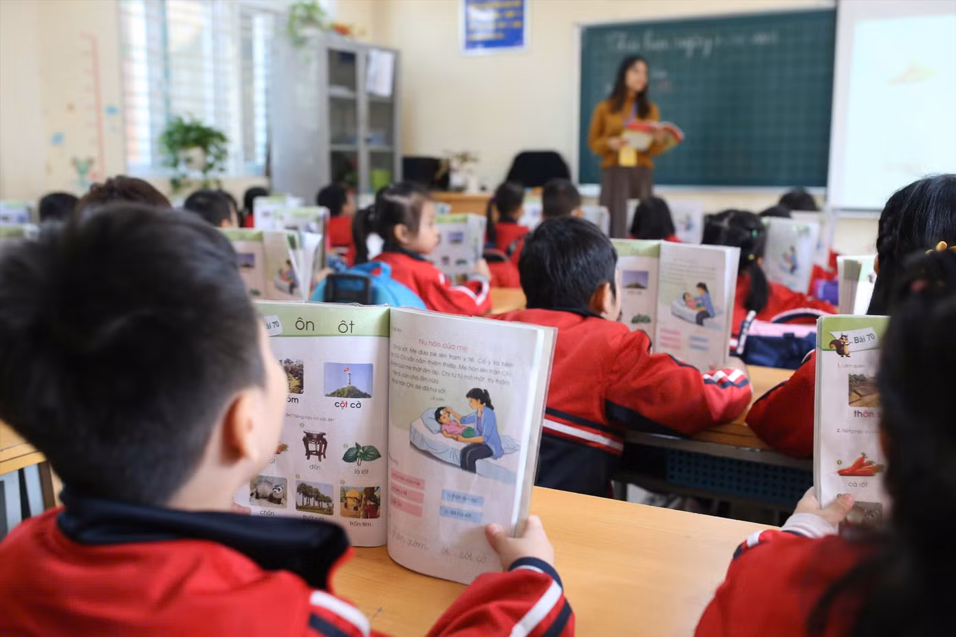 Từ năm 2020, học sinh Việt Nam không còn học duy nhất một bộ SGK. Ảnh: NHƯ Ý