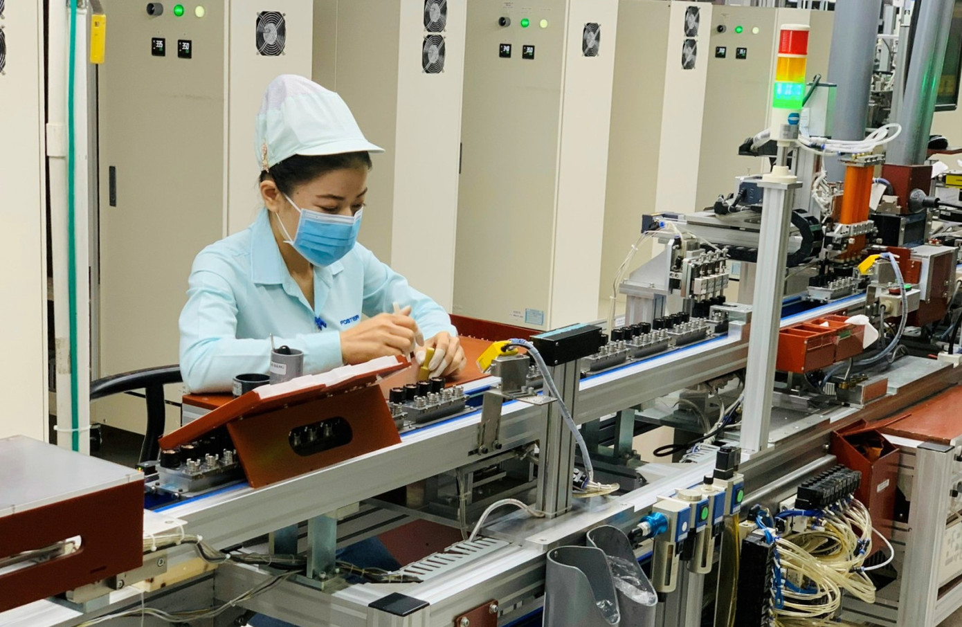 Sản xuất tại Cty TNHH Điện tử Foster - Bình Dương. Ảnh: Hương Chi Sản xuất tại Cty TNHH Điện tử Foster - Bình Dương. Ảnh: Hương Chi