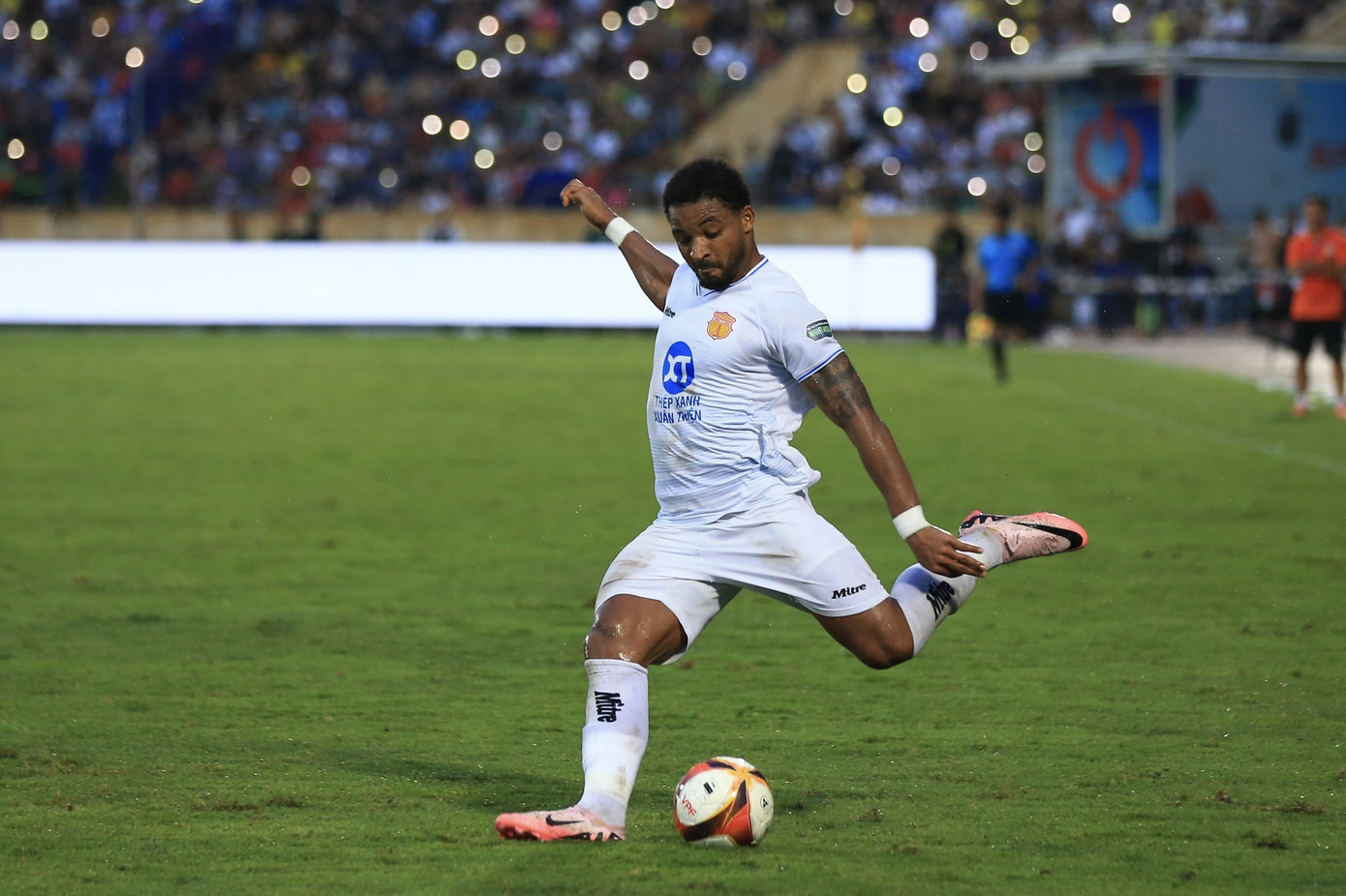 Tiền đạo Rafaelson đã hoàn tất thủ tục nhập tịch với tên gọi mới Nguyễn Xuân Son