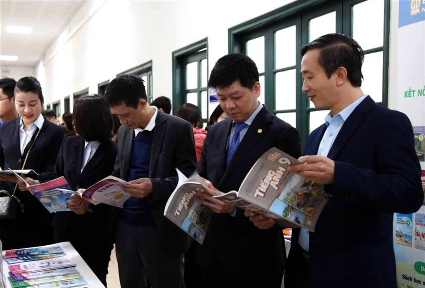 Nhà xuất bản giới thiệu SGK mới lớp 9 năm học 2024-2025 cho Sở GD&amp;ĐT Hà Nội