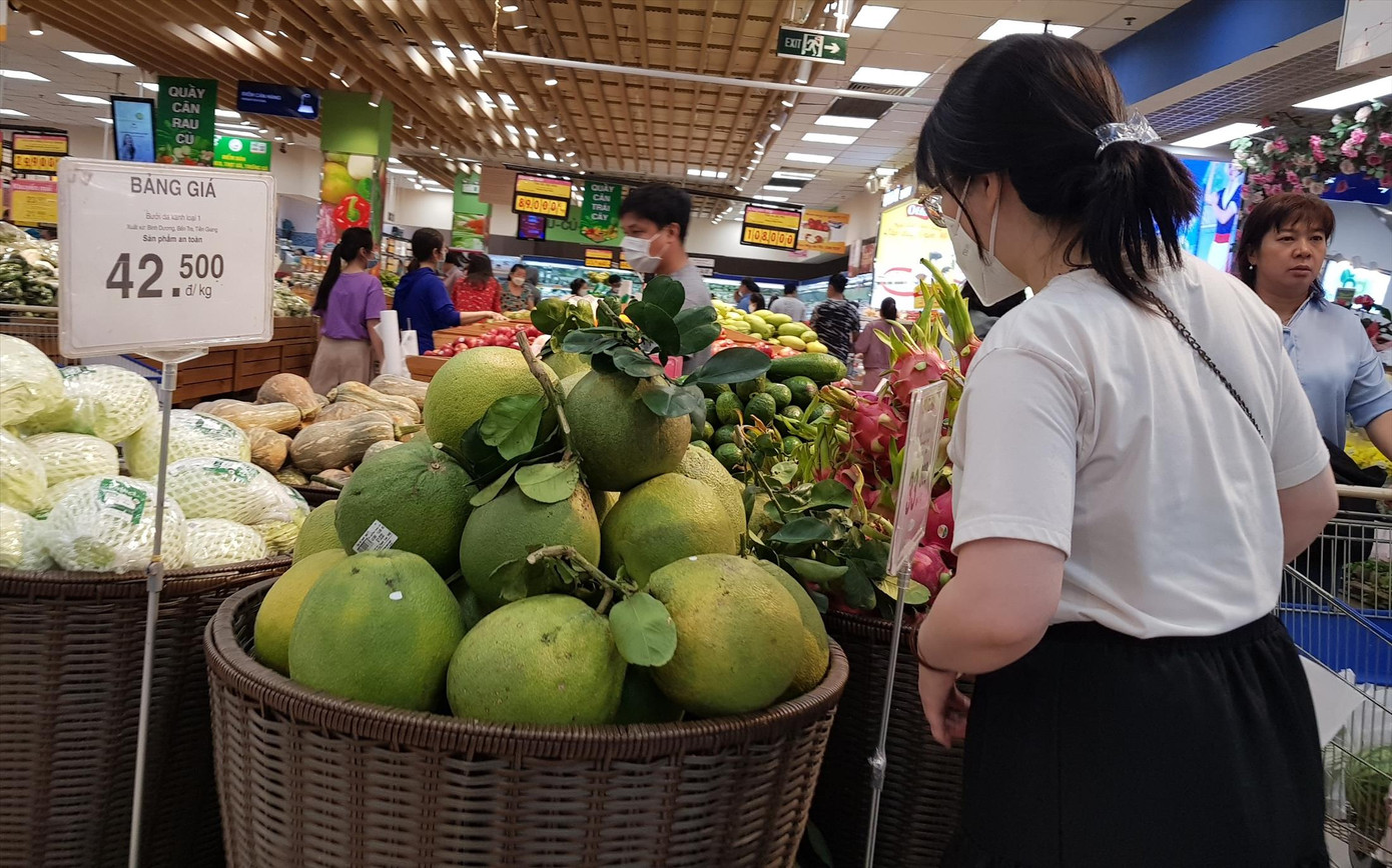 TPHCM sẽ tổ chức các đợt khuyến mãi để kích cầu tiêu dùng thúc đẩy phát triển kinh tế. Ảnh: Vân Sơn TPHCM sẽ tổ chức các đợt khuyến mãi để kích cầu tiêu dùng thúc đẩy phát triển kinh tế. Ảnh: Vân Sơn