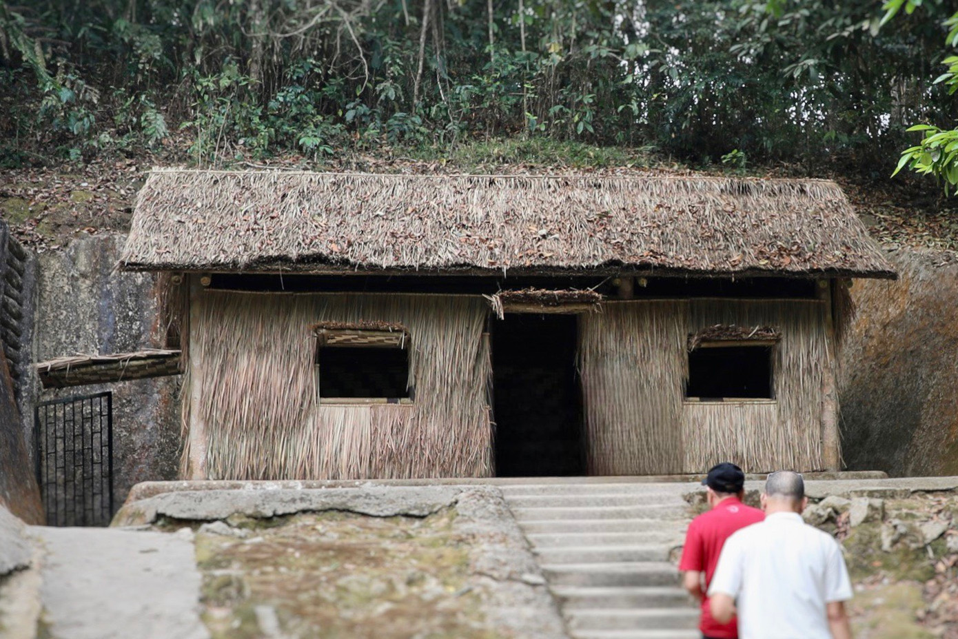 Lán ở và làm việc của Đại tướng Võ Nguyên Giáp tại khu di tích lịch sử Mường Phăng.