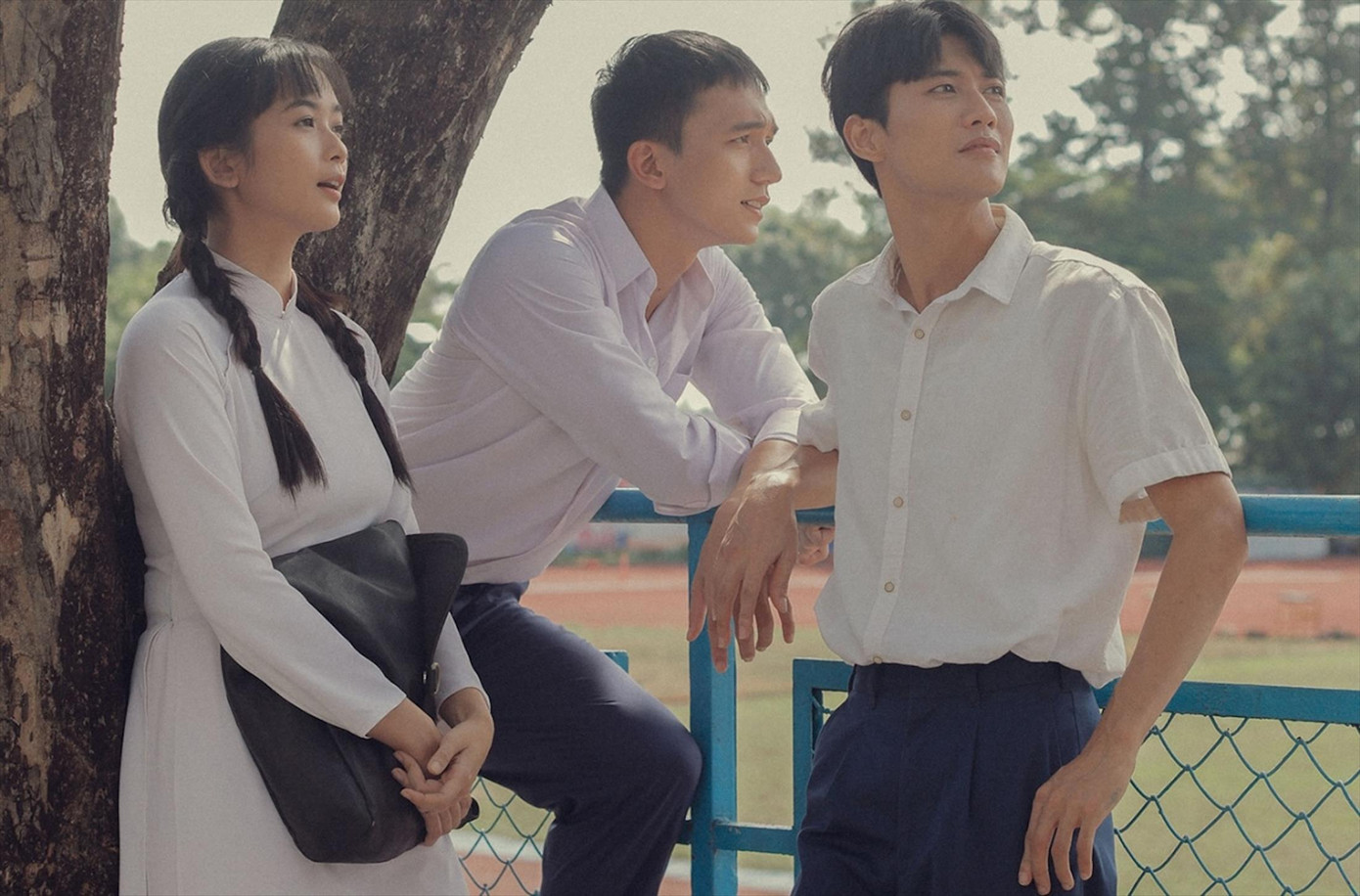 Các diễn viên Avin Lu, Ngọc Xuân và Nhật Hoàng trong một cảnh phim Ngày xưa có một chuyện tình.