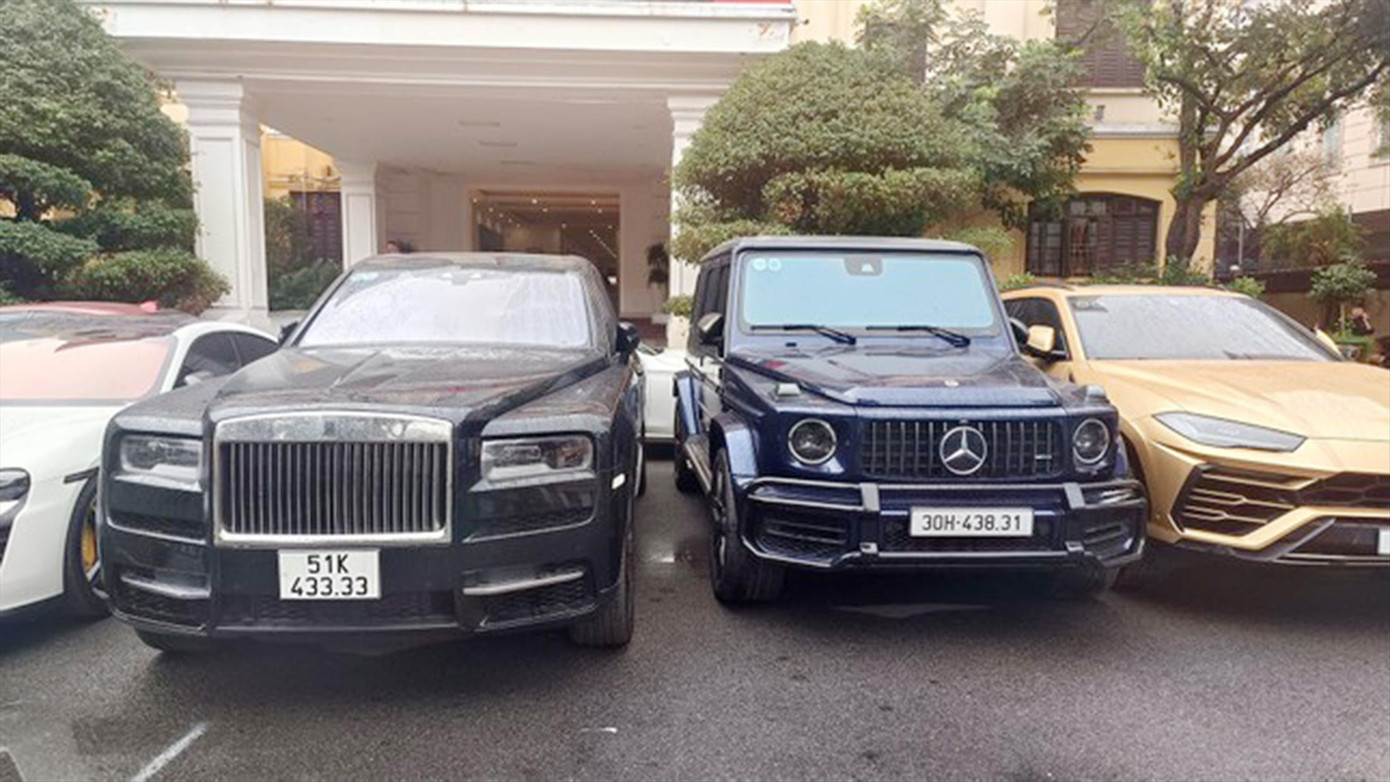 Nhiều siêu xe thu giữ trong vụ án. Trong đó xe Rolls-Royce của Phó Đức Nam thường xuyên khoe trên mạng xã hội Nhiều siêu xe thu giữ trong vụ án. Trong đó xe Rolls-Royce của Phó Đức Nam thường xuyên khoe trên mạng xã hội