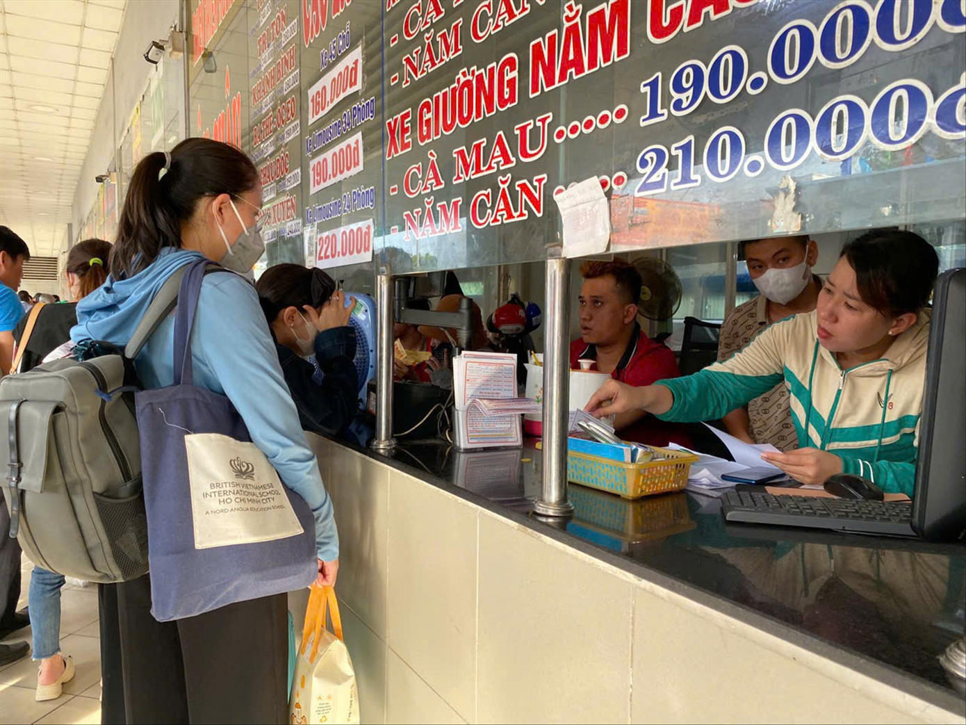 Giá vé xe khách tại TPHCM sẽ tăng 40-60% trong dịp Tết. Ảnh: H.H Giá vé xe khách tại TPHCM sẽ tăng 40-60% trong dịp Tết. Ảnh: H.H