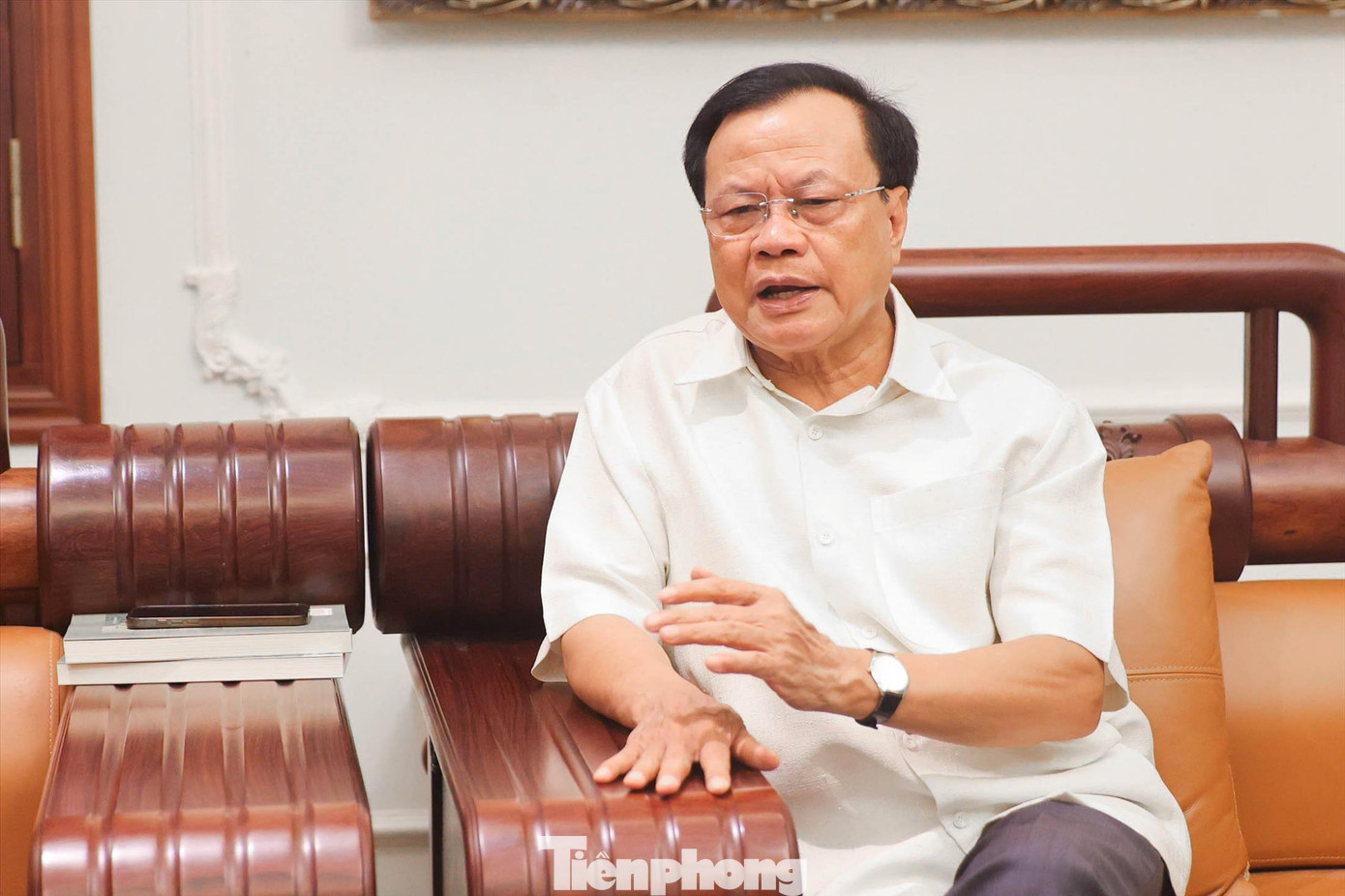 Nguyên Bí thư Thành ủy Hà Nội Phạm Quang Nghị trao đổi với PV Tiền Phong. Ảnh: Nguyễn Trọng Tài.