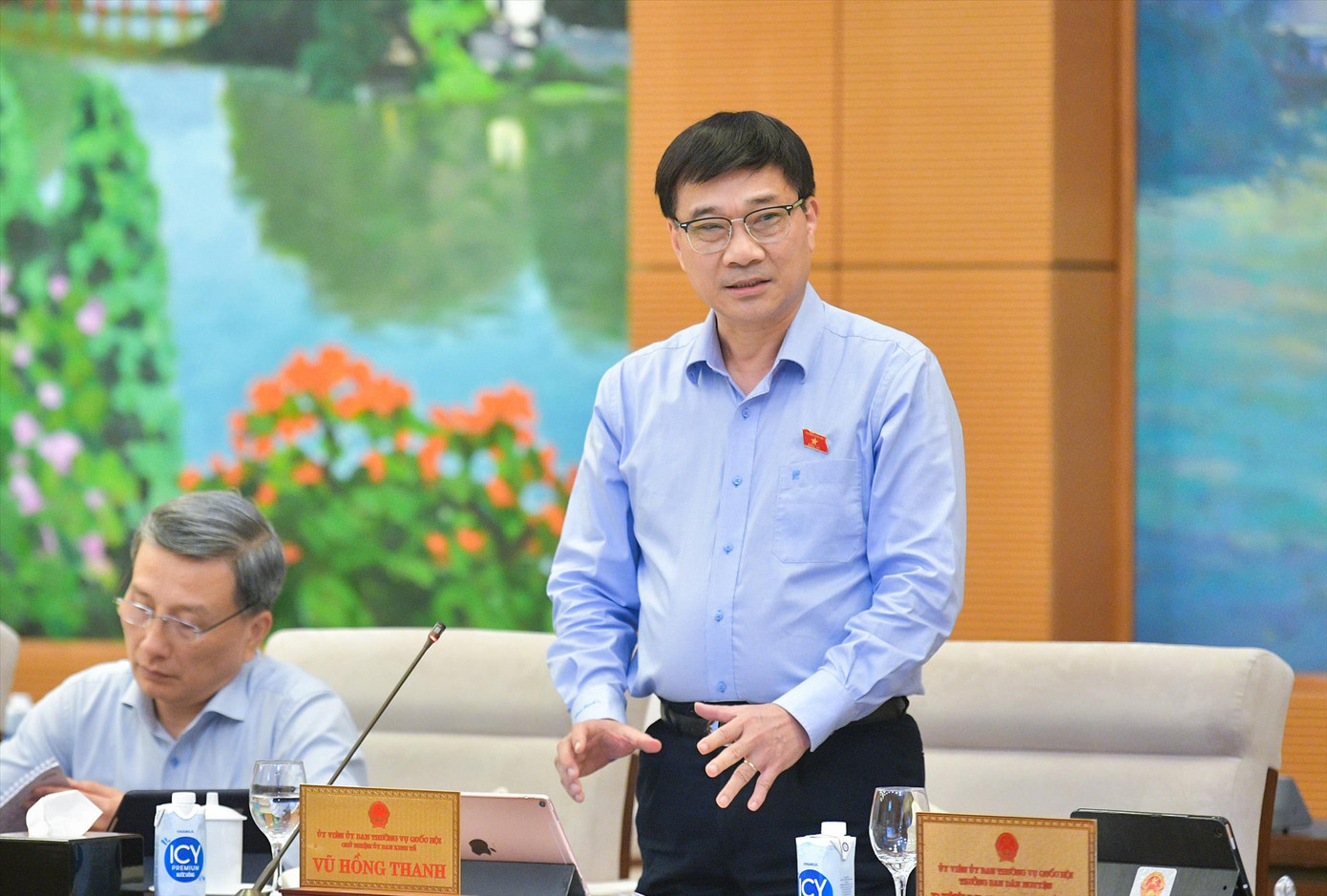 Theo Chủ nhiệm Ủy ban Kinh tế Vũ Hồng Thanh, cần có giải pháp xử lý tình trạng tiền bị “chôn” vào thị trường bất động sản. Ảnh: QH