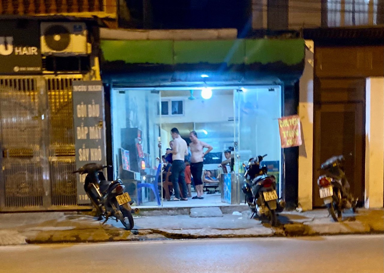 Nhiều điểm đặt máy đánh bạc trá hình hoạt động suốt ngày đêm tại Hà Nội. Nhiều điểm đặt máy đánh bạc trá hình hoạt động suốt ngày đêm tại Hà Nội.