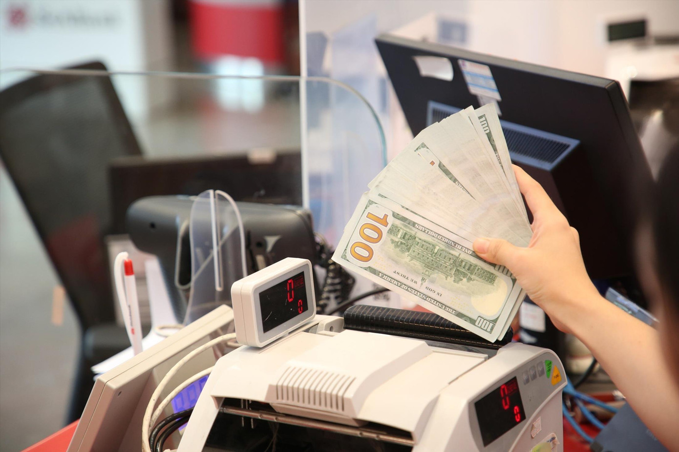 Giá USD trên thị trường tự do đã vượt mức 26.000 đồng. Ảnh: Như Ý