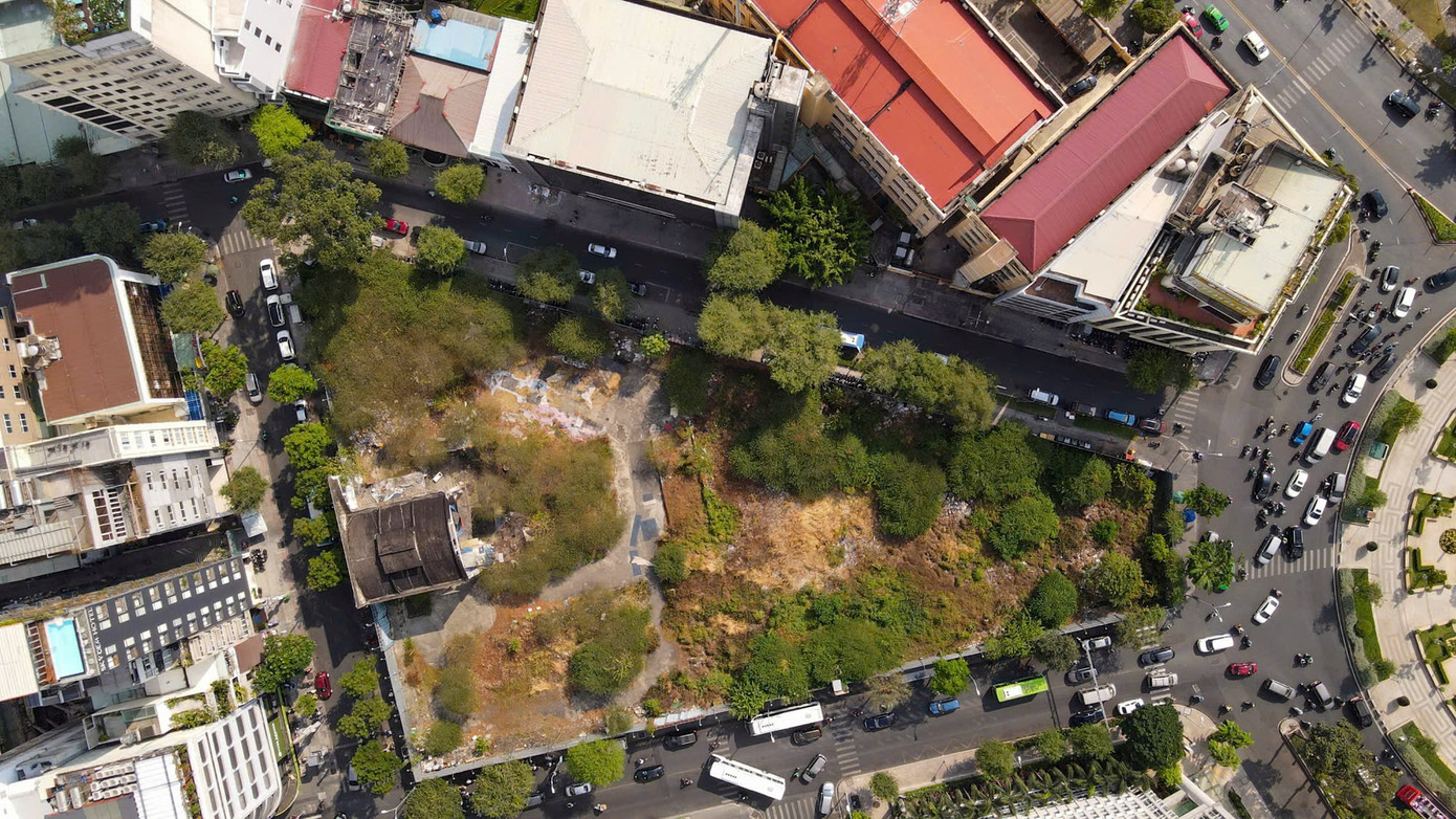 Khu đất 4 mặt tiền ở số 2-4-6 Hai Bà Trưng, quận 1 đã được giao cho UBND TPHCM quản lý sau khi thu hồi từ Tổng Công ty Bia - Rượu - Nước giải khát Sài Gòn. Ảnh: Duy Anh