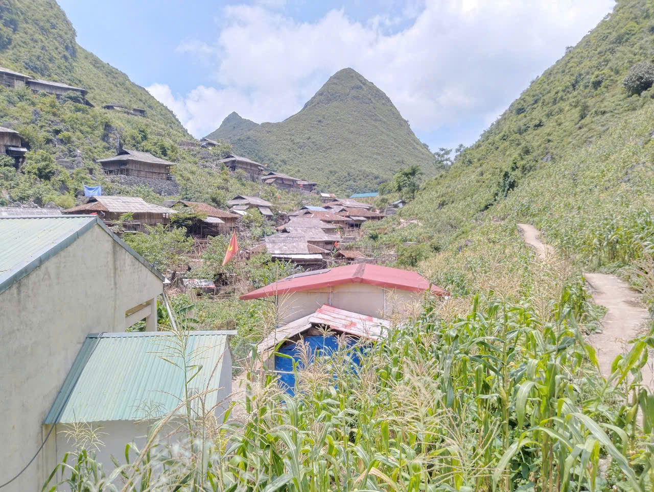 Xóm Cà Lò. Xóm Cà Lò.