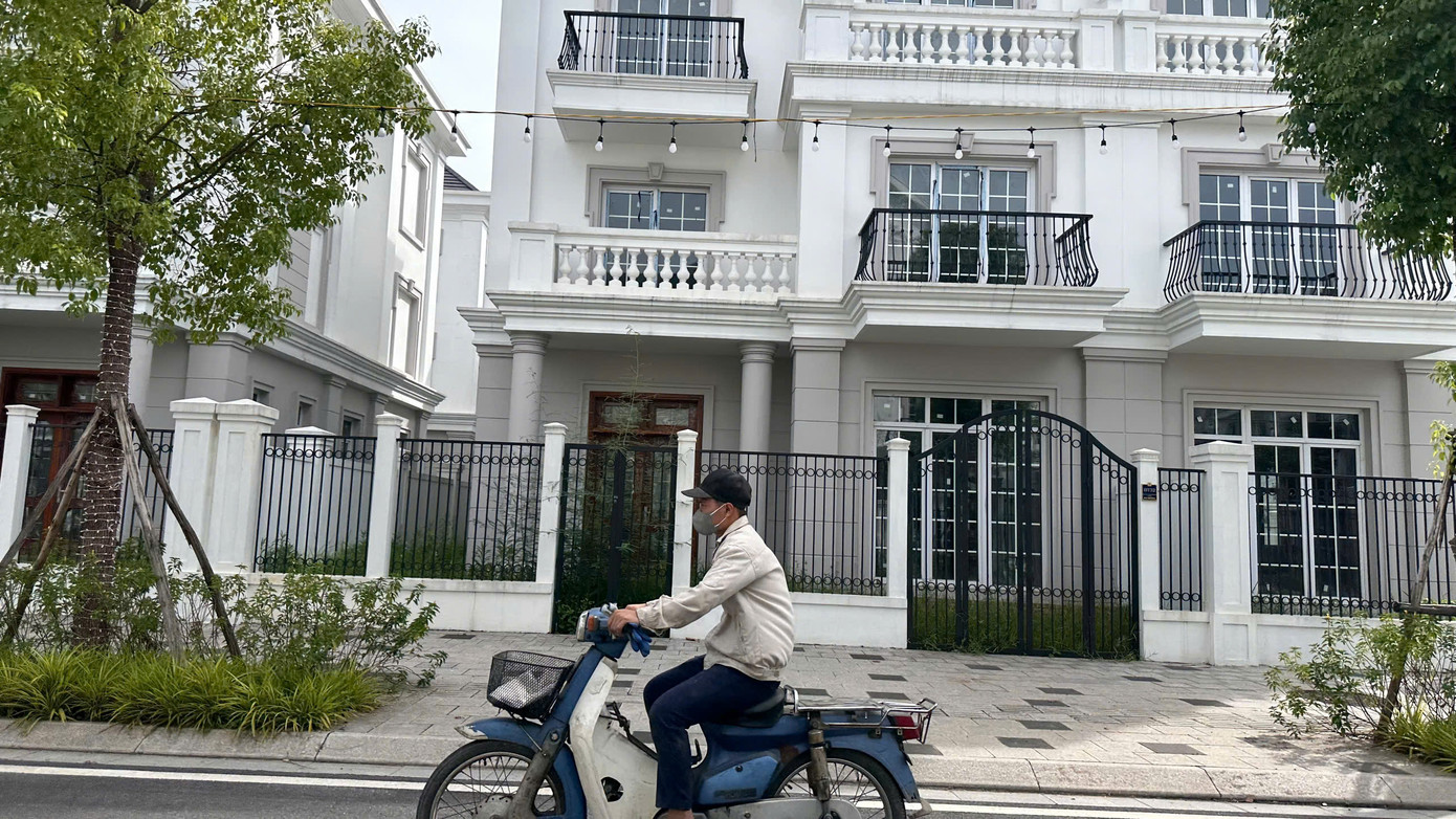 Đánh thuế bất động sản sẽ khó làm giảm ngay giá nhà đất. Ảnh: Như Ý