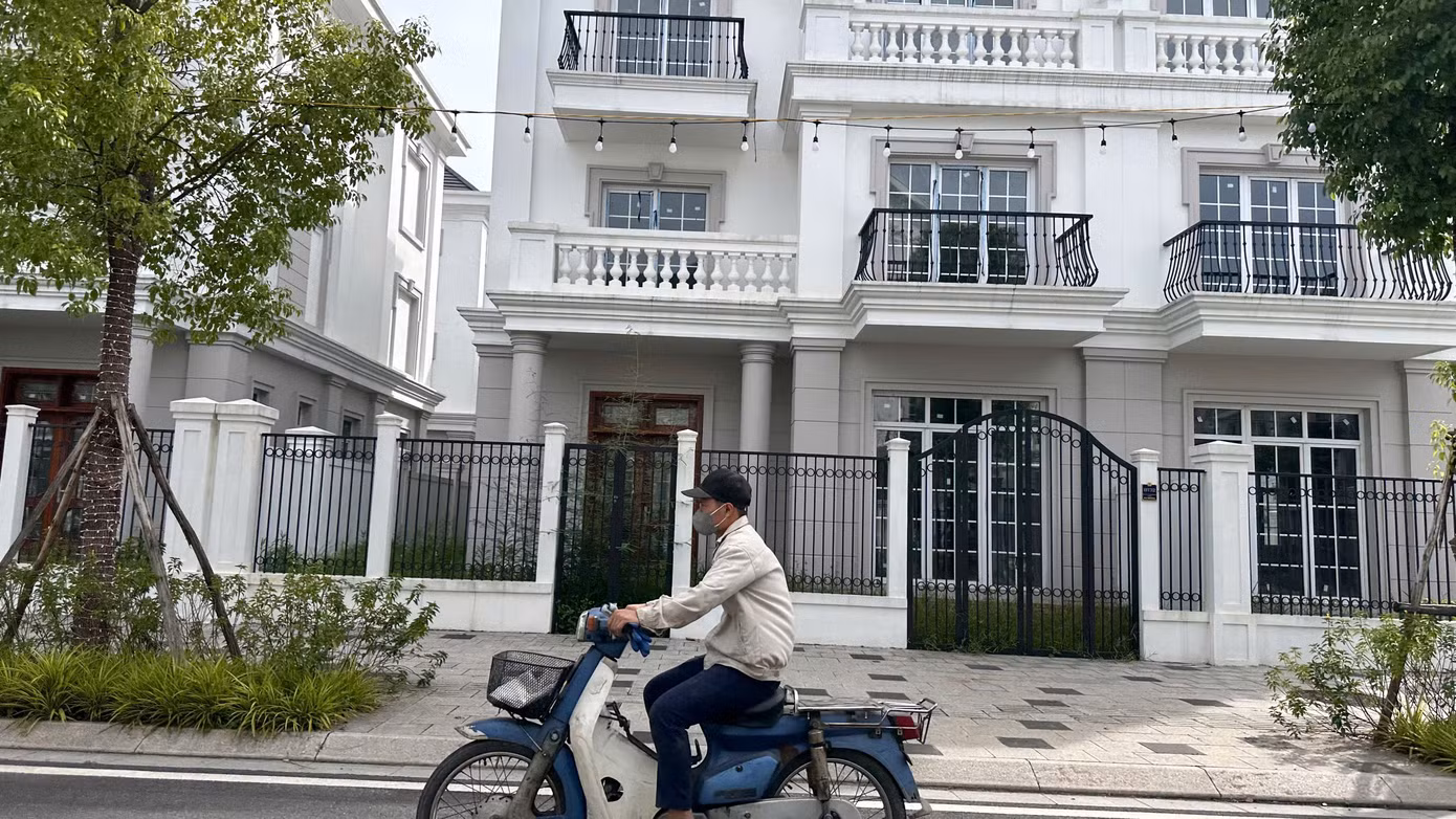 Đánh thuế bất động sản sẽ khó làm giảm ngay giá nhà đất. Ảnh: Như Ý