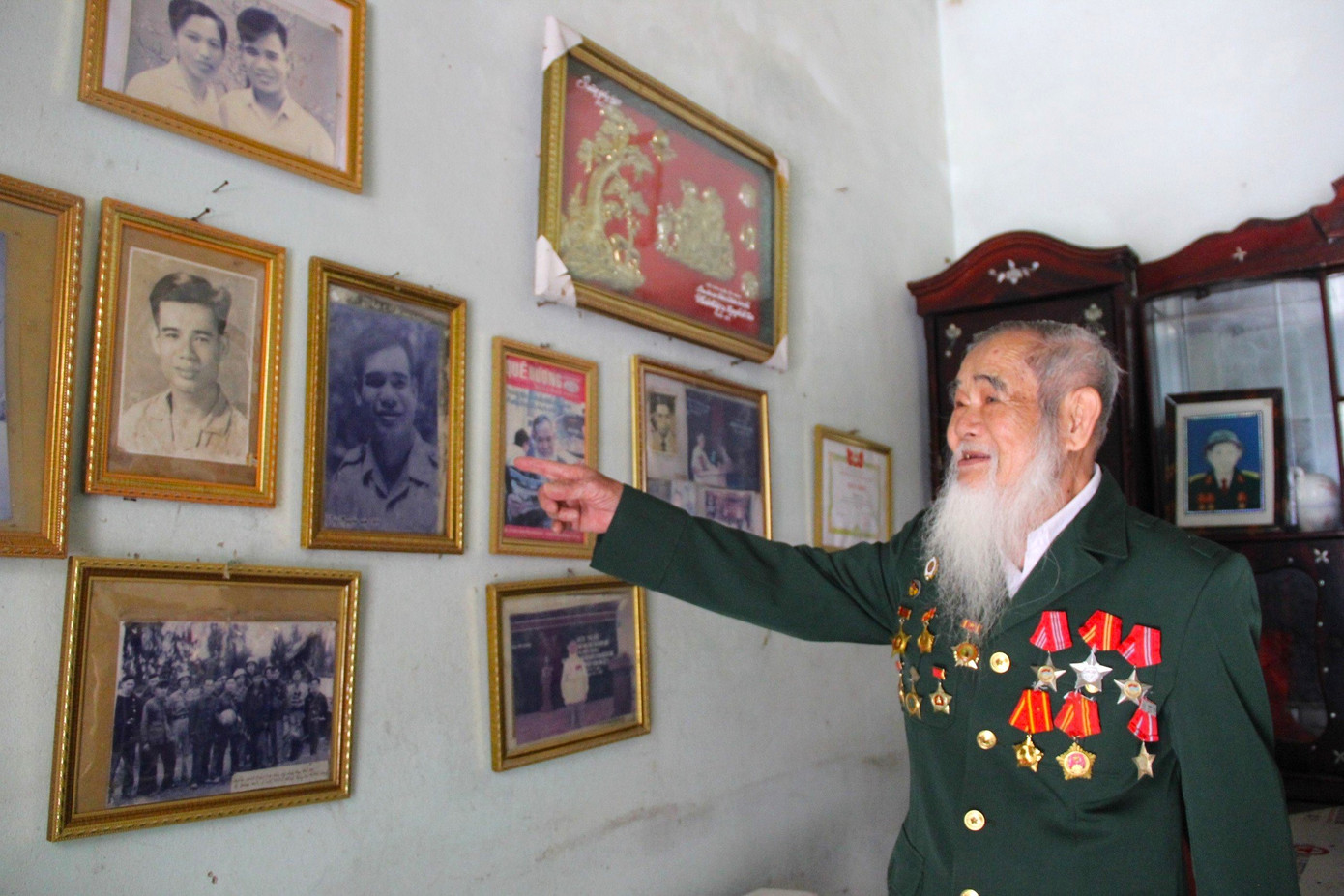 Cựu phóng viên chiến trường Nguyễn Thế Viên chia sẻ về những ngày bám trận địa viết báo ở Điện Biên Phủ Cựu phóng viên chiến trường Nguyễn Thế Viên chia sẻ về những ngày bám trận địa viết báo ở Điện Biên Phủ