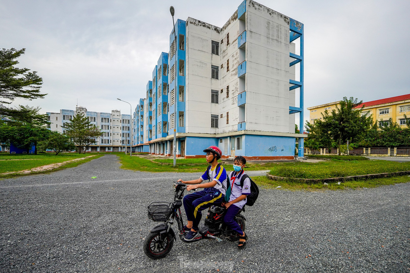 Khu tái định cư Vĩnh Lộc B ở huyện Bình Chánh vẫn còn 22 block với gần 1000 căn hộ chưa có người ở. Ảnh: Phạm Nguyễn.