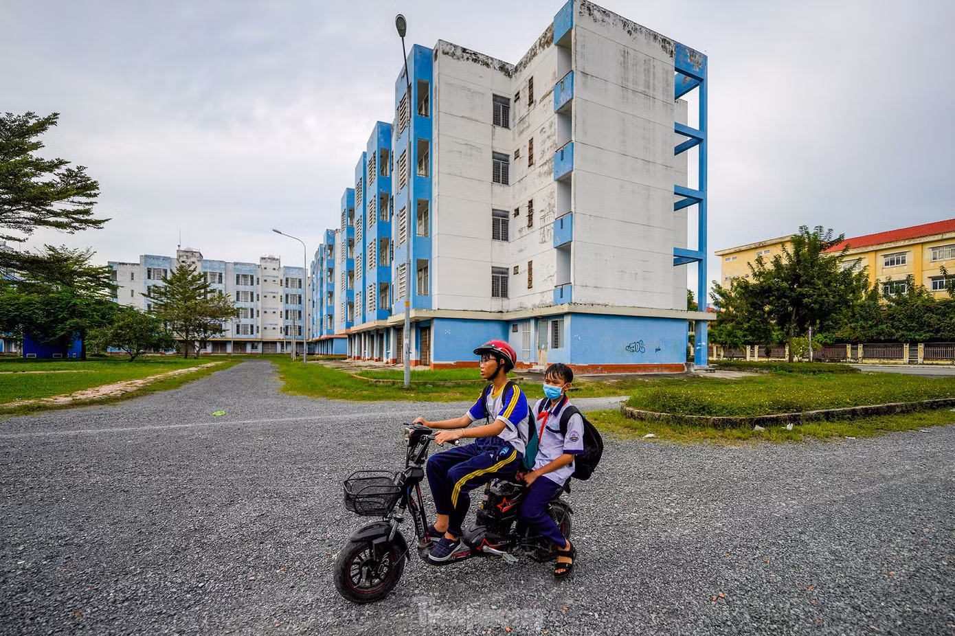 Khu tái định cư Vĩnh Lộc B ở huyện Bình Chánh vẫn còn 22 block với gần 1000 căn hộ chưa có người ở. Ảnh: Phạm Nguyễn.