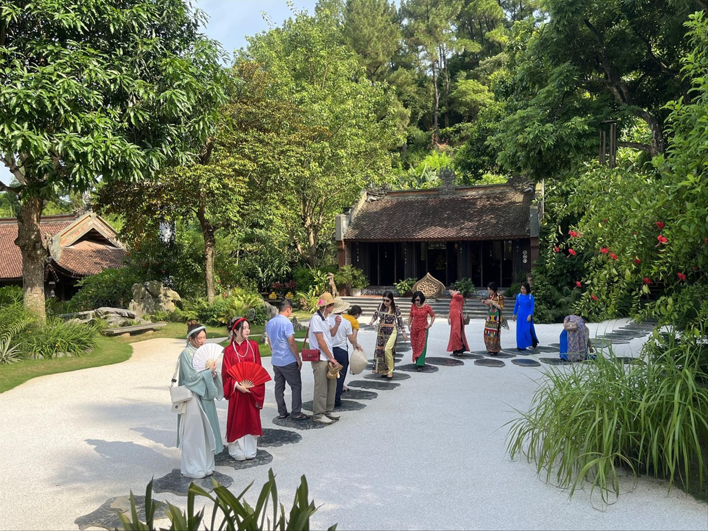 Địa tạng Phi Lai tự (Hà Nam) hút khách dịp đầu xuân năm mới Địa tạng Phi Lai tự (Hà Nam) hút khách dịp đầu xuân năm mới